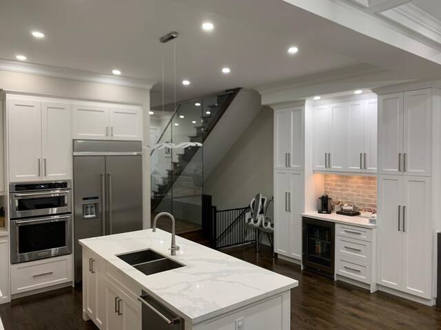 Executive Home ~ Close to Downtown Toronto gallery image 2