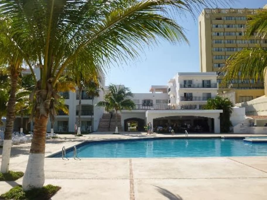Building / Swiming Pool