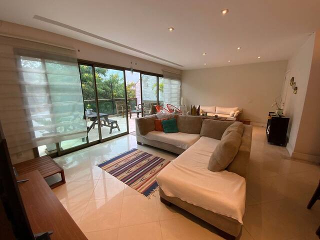 Cobertura linda na Barra c/ ótima localização. gallery image 2