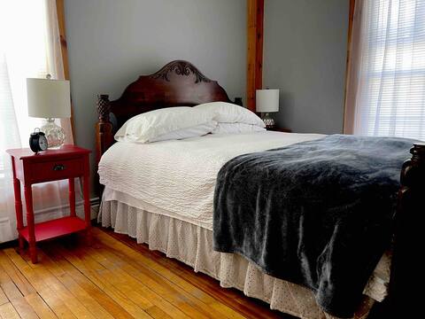 old stately building large veranda mt views!