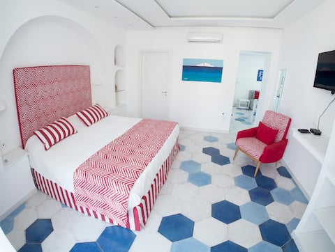 Syreness Suites red suite in Sorrento centre