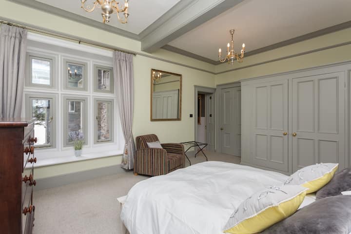 The Nursery Bedroom (king size bed), with views over the garden and lake