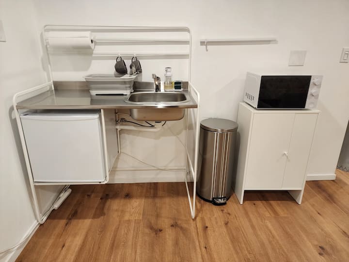 Cute Convenience Meets Private Comfort - Los Angeles, CA