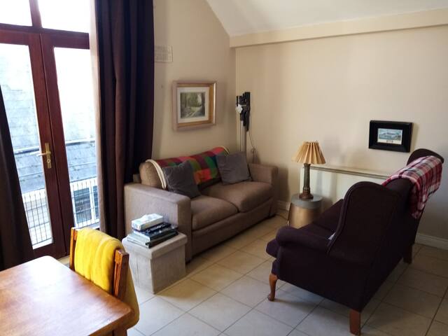 Town centre 2 bedroom complex. Excellent location