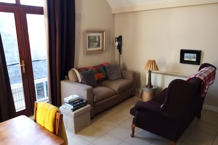 Town centre 2 bedroom complex. Excellent location