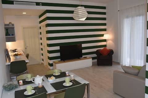 Proprietà Airbnb di successo: Holiday Home "Anda e Rianda, La Piazza", central a Massa Lubrense