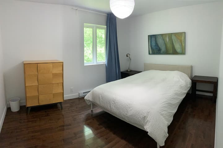 მე-2 საძინებლის საწოლი 152 × 203 სმ.