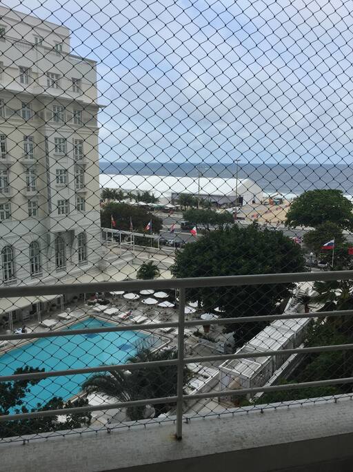 Vista da varanda para o Copacabana Palace e praia