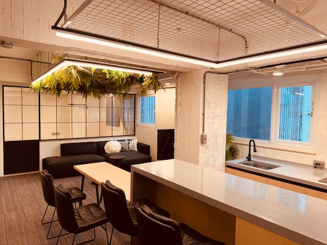 A 位於西門徒步區內 適合家庭團體旅遊6-12位