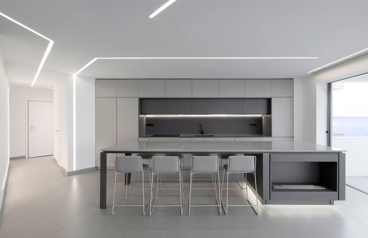 Infinity Sea View Apartment gallery image 4