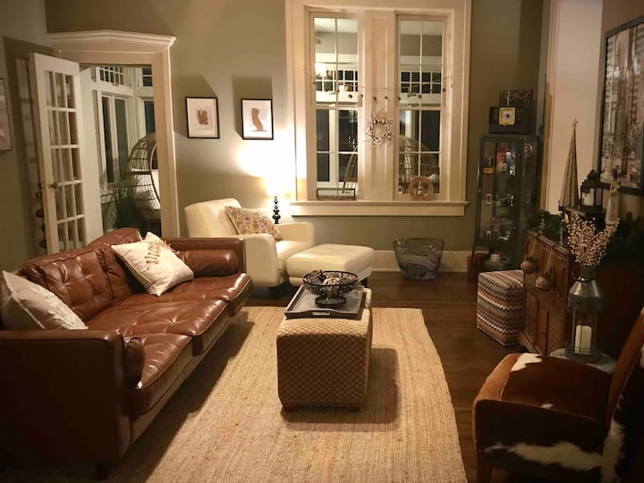 The Villa Goshen (Jacuzzi Suite/entire Upstairs) - Indiana