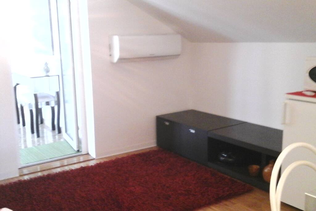 angolo soggiorno TV + Condiz