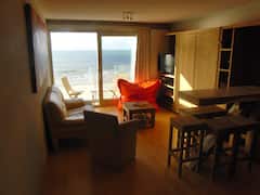 Studio+with+frontal+sea+view+and+separate+bedroom