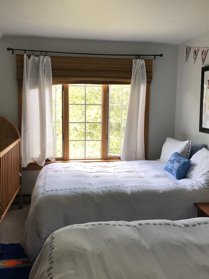 ห้องนอนชั้นบนห้องที่ 2