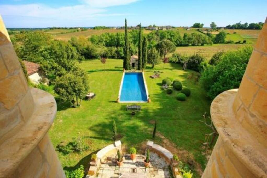 Vue côté Nord du jardin et des environs depuis la chambre 1