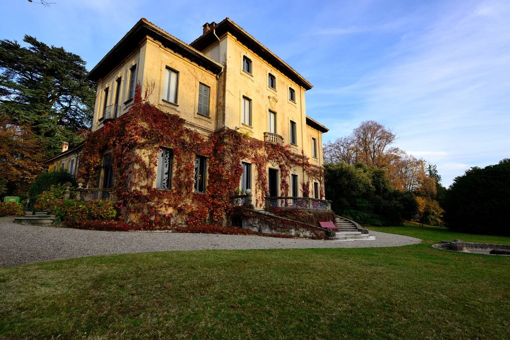 VILLA NONARO Villas for Rent in Varese, Lombardia, Italy