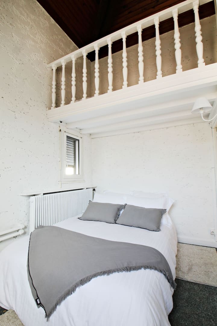 Le Pigeonnier Bedroom 2
تتسع لـ 4 أشخاص 