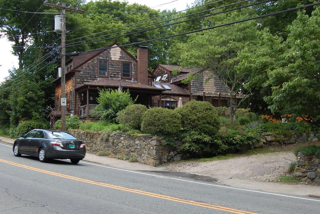 Whimsical Wickford...Cozy One Bedroom Apartment Apartments for Rent