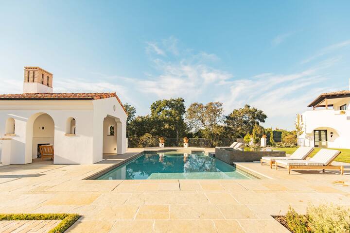 Exquisite Estately Villa gallery image 2