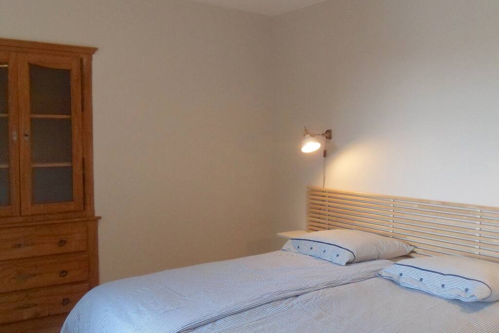 Chambre 6 au rez-de-chaussée (maison 2)