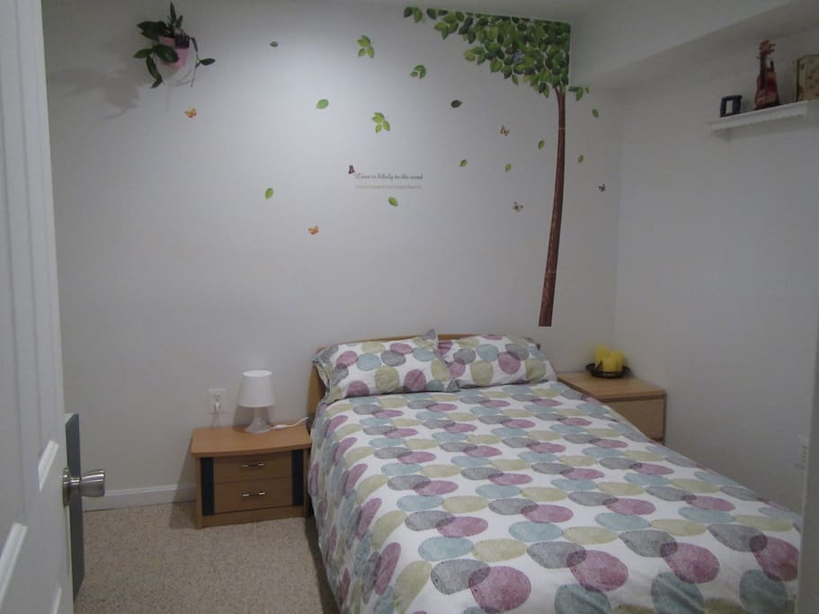 Guest Bedroom (view from Guest LV)