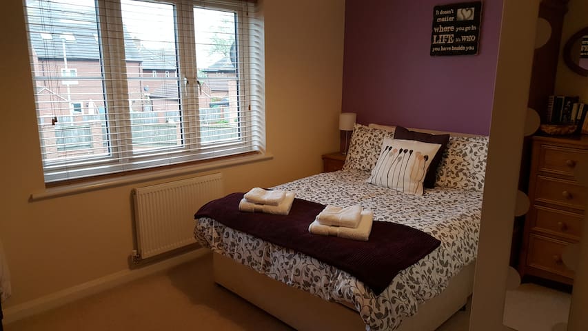 Modern House in Oakham, 5 Mins Walk to Town Centre