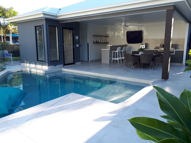 Private new Noosa pool house with steam sauna.