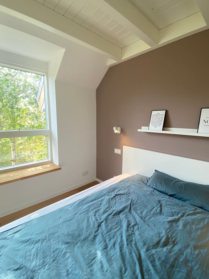 Საძინებელი ბაღის ხედით