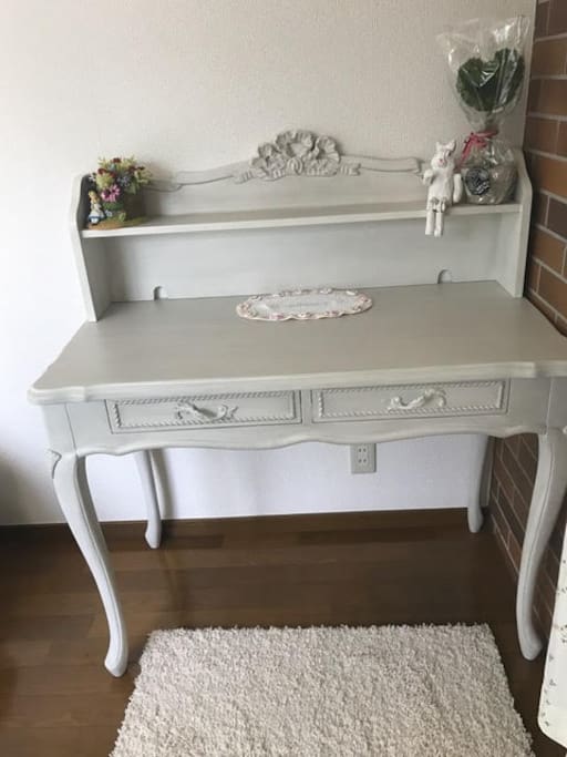 Installed a desk.
机を置きました。