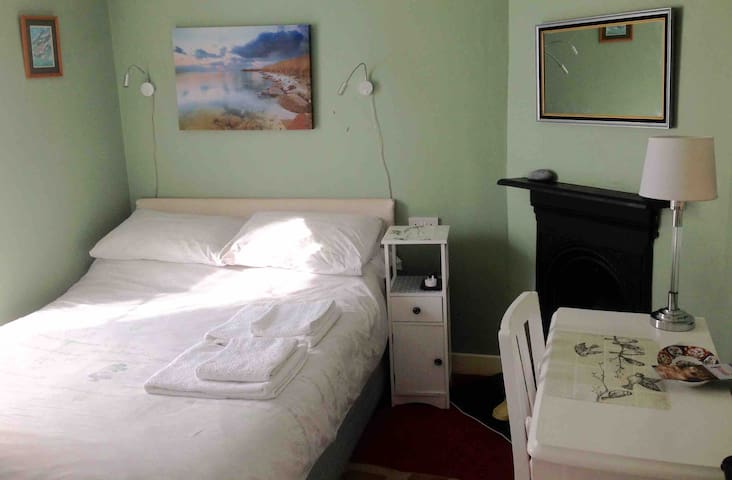 Private Double Room Apartment in the heart of Cork