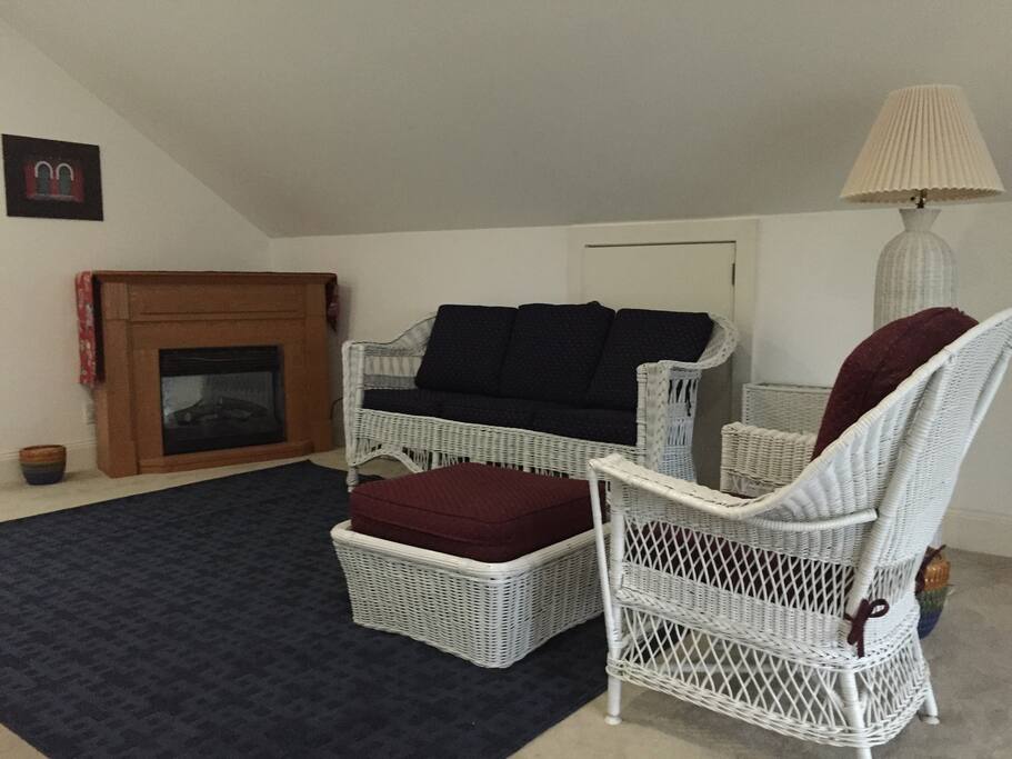Sitting area with fireplace