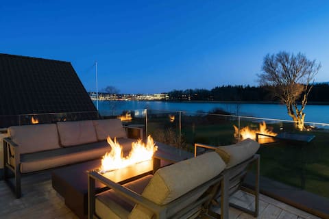 Water and nature in the middle of the city.