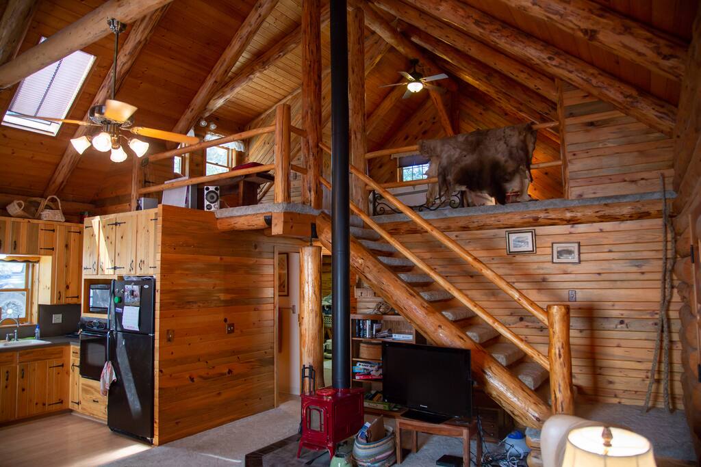 log cabin by lake in Pine Hollow Hot tub pizzaoven Cabins for Rent in