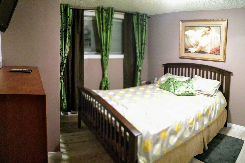 Newly renovated! your private bedroom with ensuite bathroom
