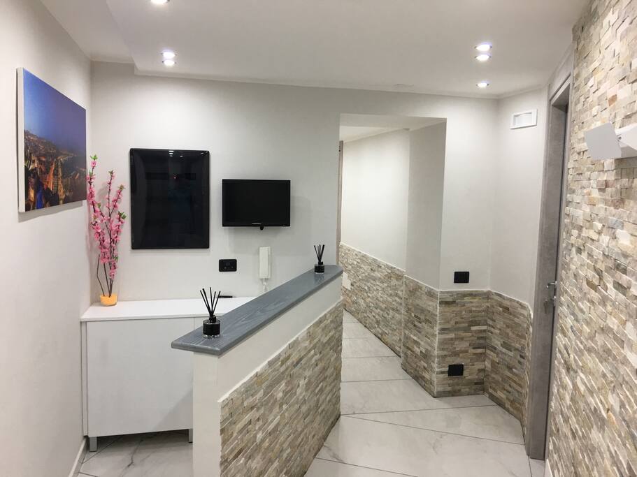Ingresso della casa reception