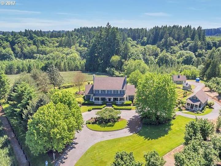 Beautiful Dog Friendly Cottage on a 10 Acre Estate Houses for Rent in