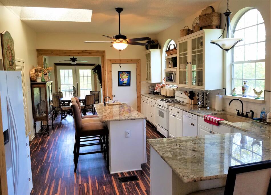 Kitchen and breakfast nook