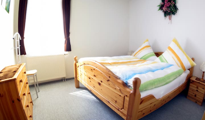 Sovrum med dubbelsäng ( G/F, Flat-Apfel)