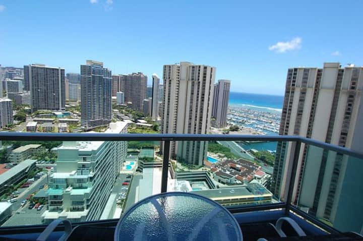 34th Floor Ocean View Ala Moana Hotel Near Waikiki Hotels For Rent In Honolulu Hawaii United States