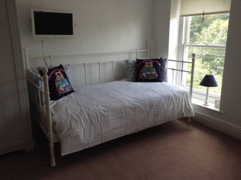 Daybed is the 2nd bed in the Family room