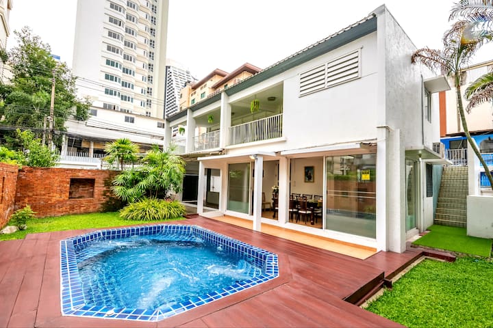 100-Year City Center Villa “Breakfast & Cleaning gallery image 2