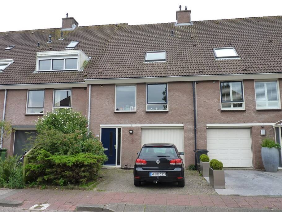 Oprit en garage ingang.