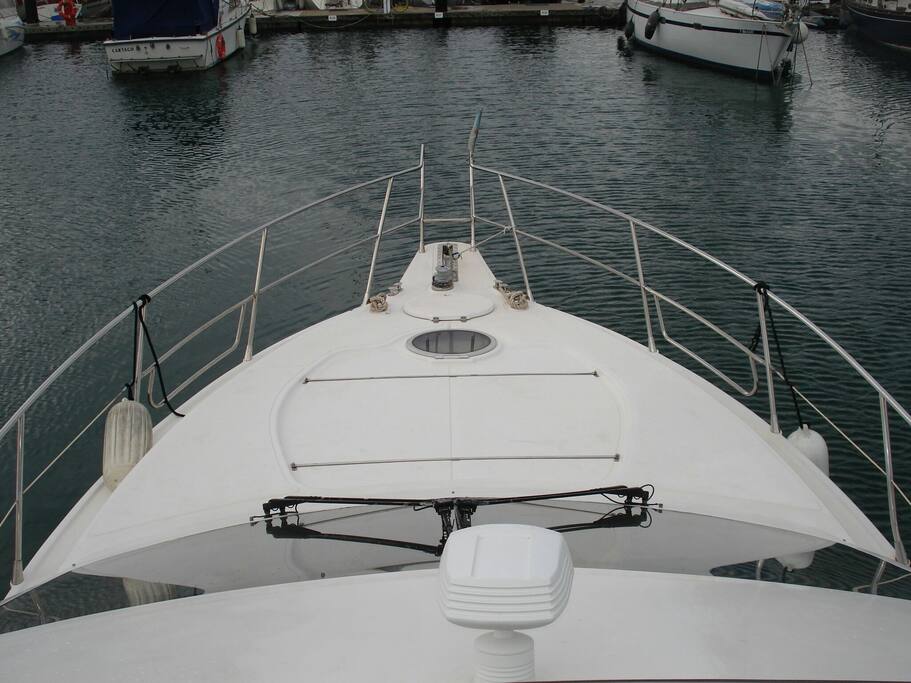Proa del barco, zona para tomar el sol