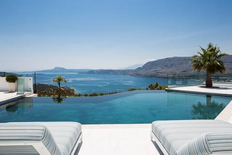 Panoramic sea views, private heated pool & jacuzzi