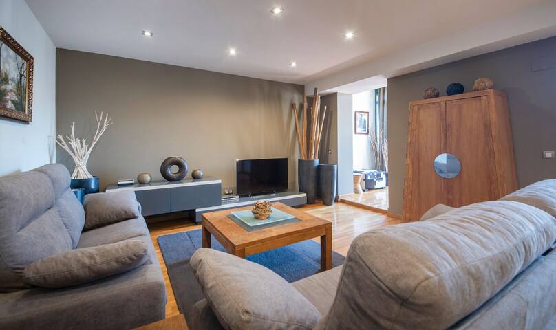 Paseo de Gracia Suite 2, luxurious & cozy, smartTV gallery image 3