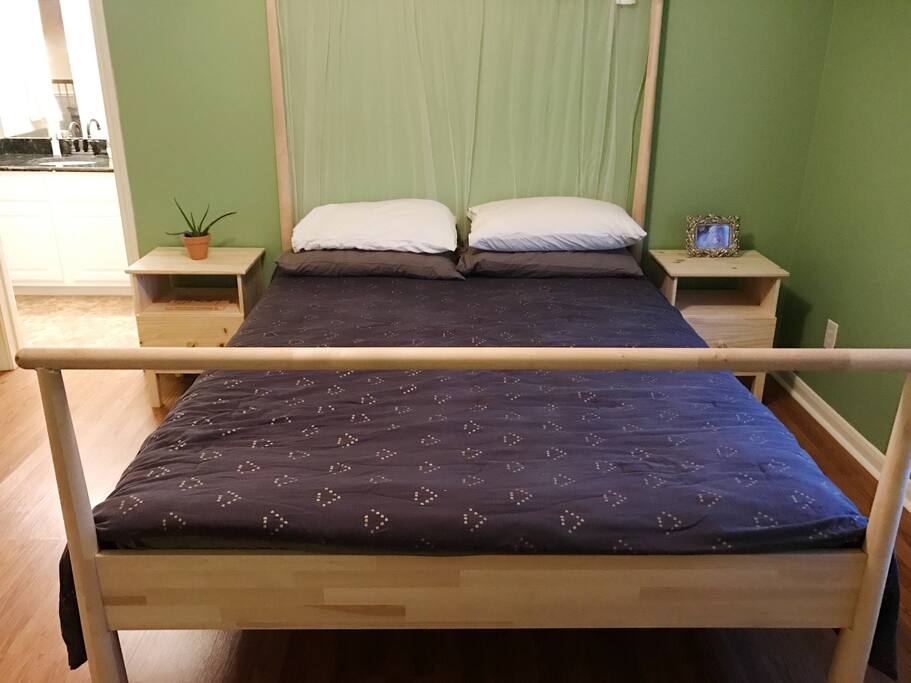 Guest room #1 - queen sized bed