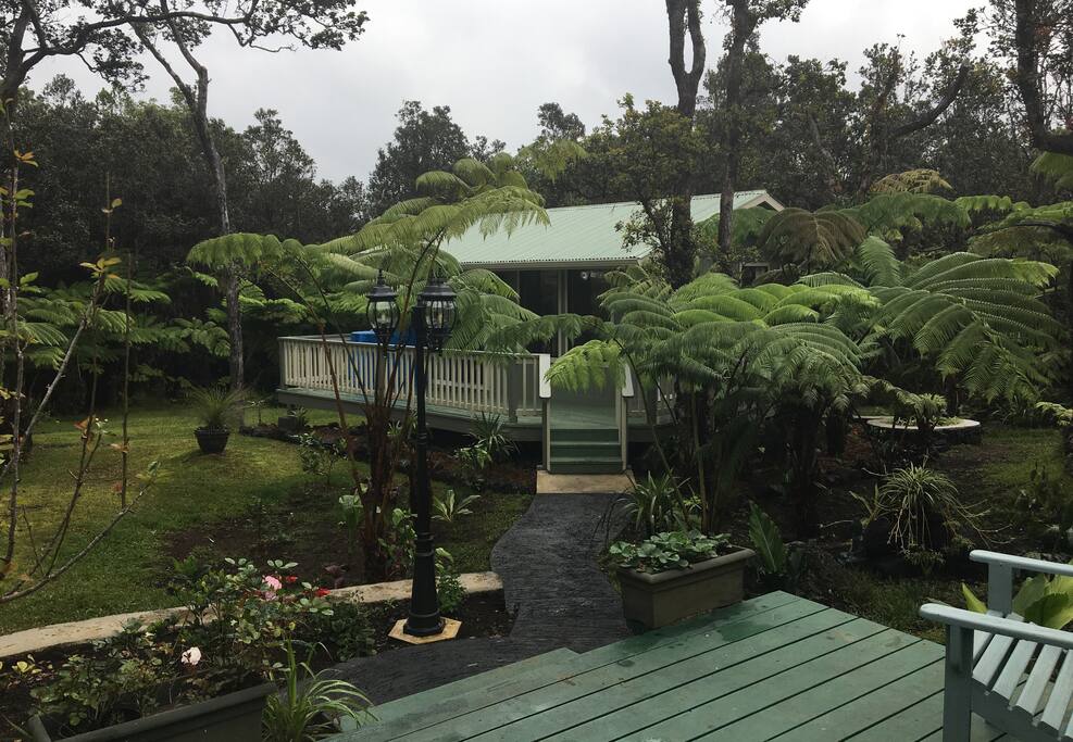 Welcome to Hokulani Cottage, where an unforgettable Hawaiian vacation begins!
