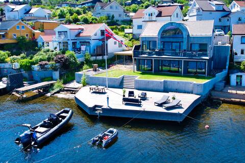 Unique resort with large private dock