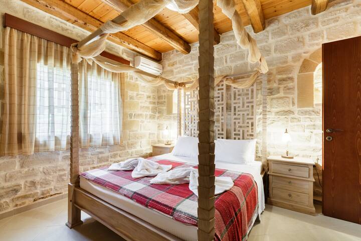 Hectoras Villa in Plaka gallery image 5