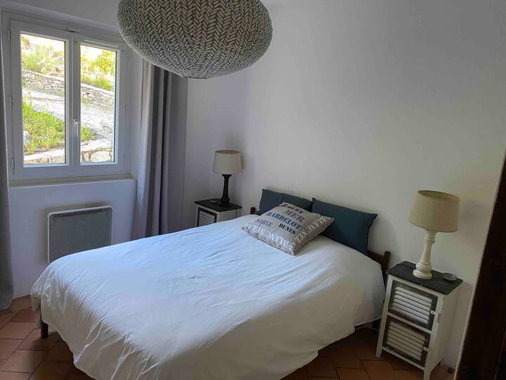 Ცისფერი ოთახი №3 140 × 190 საწოლით 